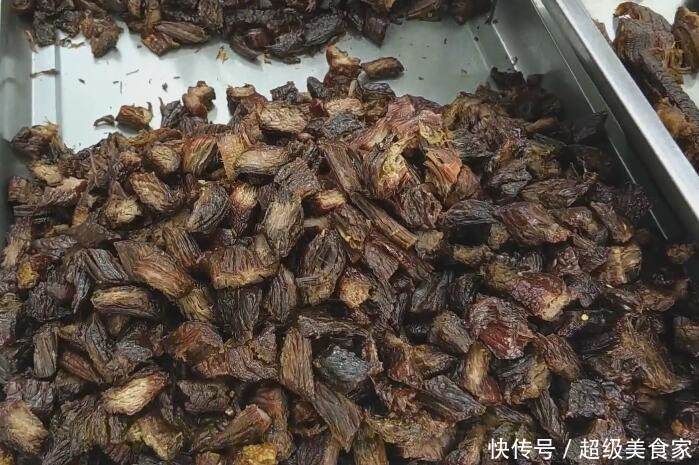 路边这小吃，138元一斤，每天卖出200多斤，顾客却说这小吃没利润