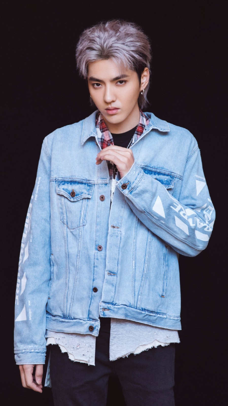 厉害了吴亦凡,签约环球音乐集团成首位华人唱