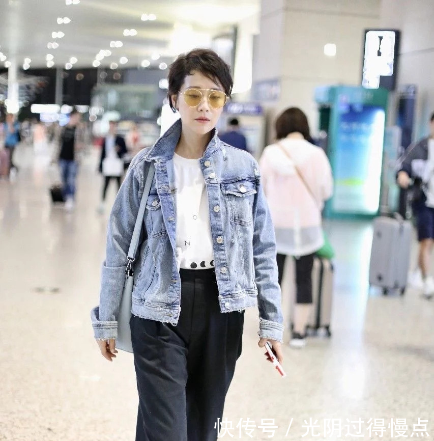 海清又瘦了,穿一身蕾丝短裙知性又优雅,40岁了