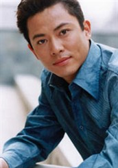 基本资料 电影名称:《奇屏迷案》 编剧:陆诗雨 导演:陆诗雨 主演:陆