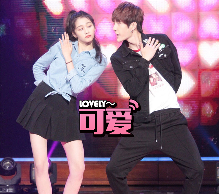 配一脸!昨晚的《天天》成了关晓彤和王一博的