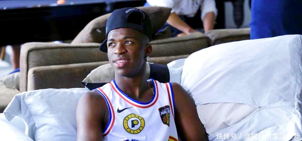 皇马18岁天才女友曝光!新大罗恋上美貌女星 一