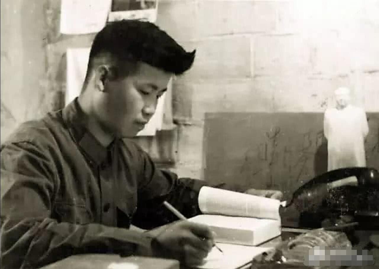 帝王高中二月河,多次留级,高中毕业,炼成作家800字游记图片