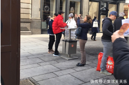 网友维也纳偶遇鹿晗关晓彤逛街,鹿晗身高惹争