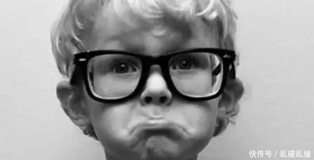 宝宝多大才能玩手机、看视频?低于这个年龄,既