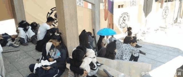 横店群演辛苦工资低,一部戏全是替身在做,明星