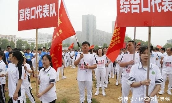 湖北通城:减税降费政策宣传搭上微马加速度