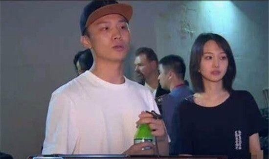 郑爽出资开公司让男友当董事被调侃色令智昏,