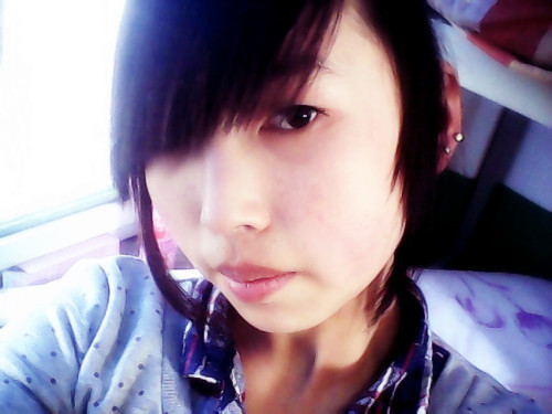 求五六张16~17岁的女孩漂亮点的照片要都是同