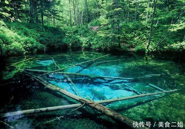 一个神秘蓝色池塘,每天供应一万两千吨地下水