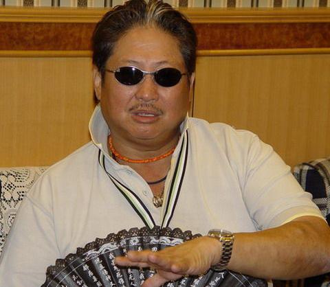 明星与洪金宝合照时, 这差距不是一般大, 网友: