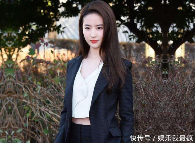 女星穿西装,刘诗诗帅气逼人,赵丽颖可爱养眼,网