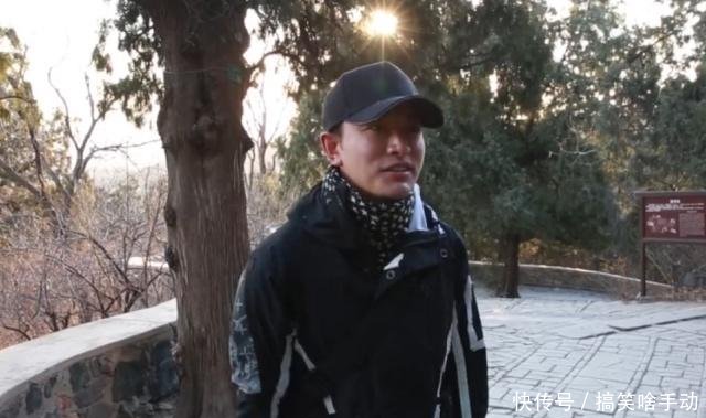 贾乃亮早起爬香山录视频,无意中晒出手机桌面