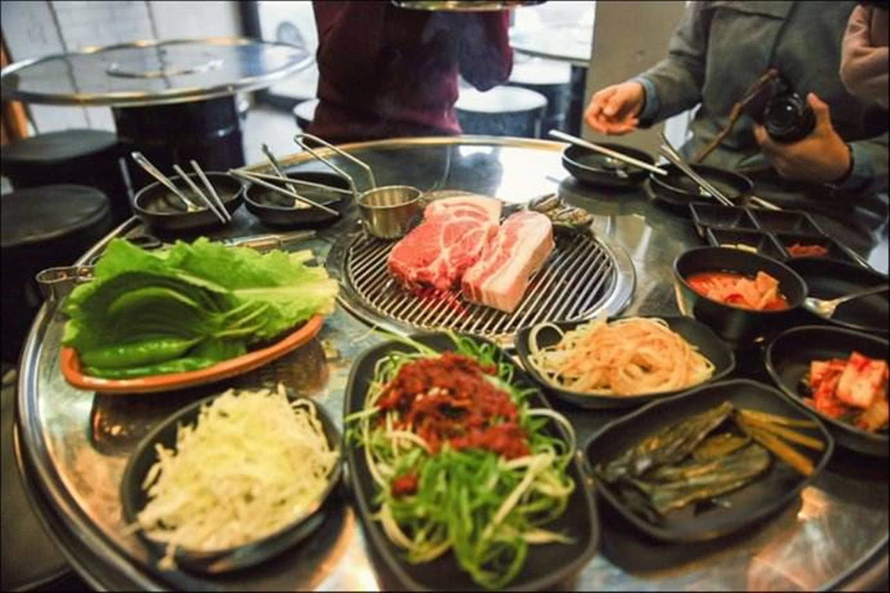 韩国人最爱吃五花肉:但肉的价格太贵,羡慕中国