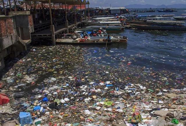 加拿大垃圾在菲律宾放了六年,菲律宾总统怒称