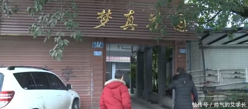 花了一大笔钱,刚装修好房子,打开门一看,完全傻