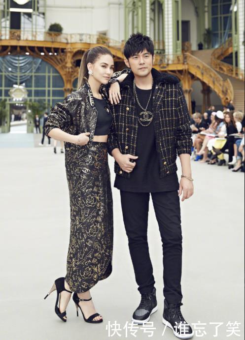 昆凌周杰伦巴黎情侣装现身,五一节丢下孩子迎