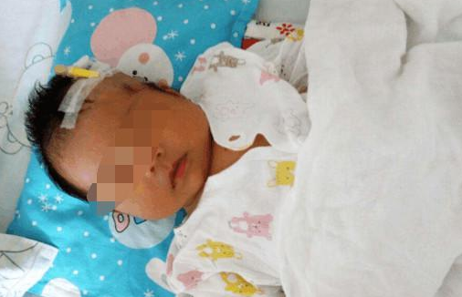 宝妈为半夜加班,偷偷和四岁宝宝分床睡,一周