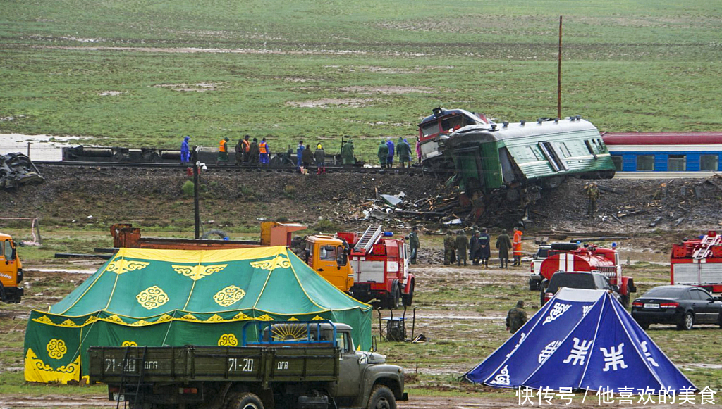 一列载328名乘客的客运列车在蒙古国东南部脱