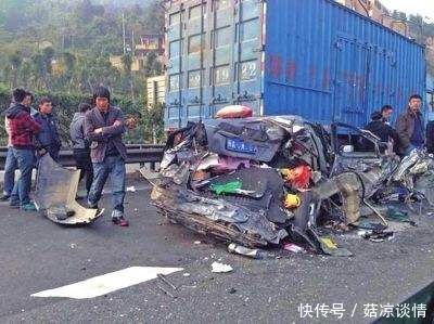 老公车祸去世,我坚持替亡夫还债三十万,五年后一件快递让我傻眼