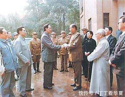 1945毛主席做了一件事让人万分佩服,蒋介石当场高声大喊“毛主席