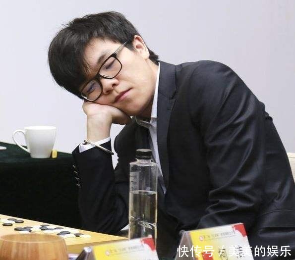 柯洁遭遇高铁霸座男,对方的行为让柯洁懵了