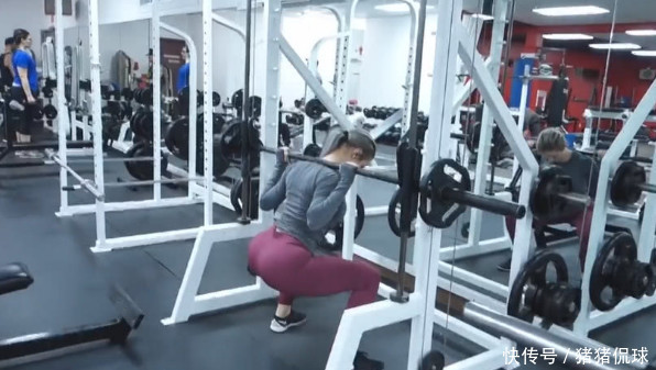 健身已经成为全球最喜爱的运动项目,外国小姐