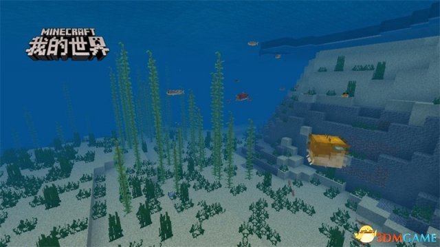 跟随海豚的脚步找寻宝藏! 海豚是生活在海洋内的中立生物,如果玩家攻击海豚,整个海豚群都会被激怒并攻击玩家。海豚通常生成在普通、寒带和温带海洋中,它们通常会结群游泳,偶尔会跳出水面。它们也会试图追逐在船中的玩家,并被漂浮在海面上的物品所吸引。 用生鳕鱼喂食海豚可以增加海豚对玩家的信任,这可以使海豚更多地与各位冒险家们进行各种有趣的互动。玩家在海豚附近游泳还将获得速度提升,除此之外,当海豚被喂食生鳕鱼后,它们将引导玩家游至最近的沉船或水下遗迹,冒险家们可以利用它们找到最近的宝藏哦。