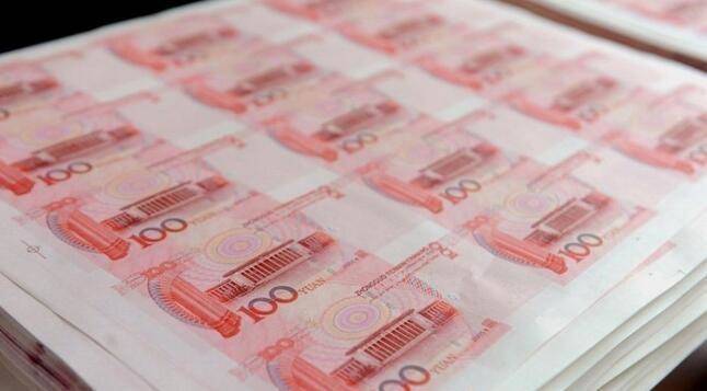 印钞厂员工每天都在生产钱,他们的工资得有多