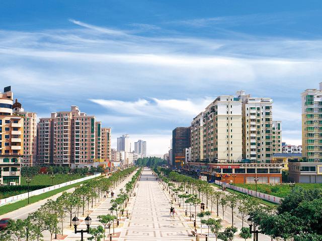 广东东莞一个经济强镇,和深圳隔河相望,盛产手机