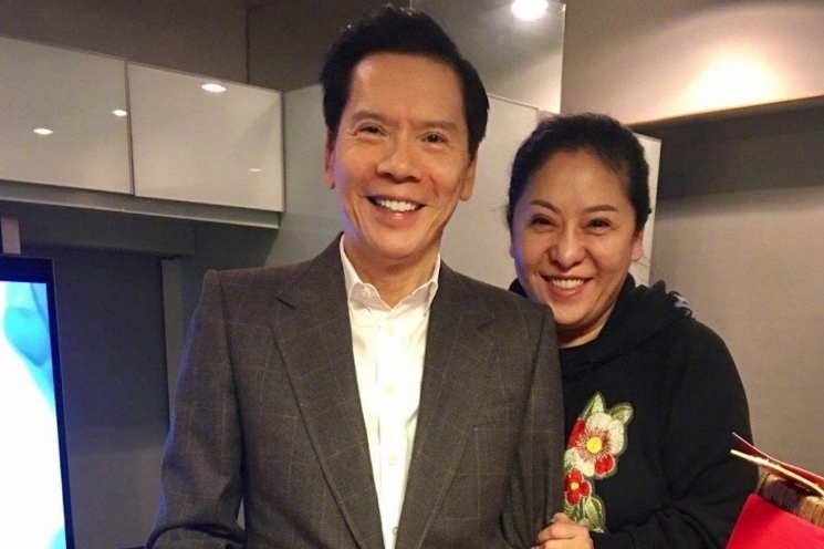 葵花夫妇日常甜蜜写真,郭碧婷小腹凸起疑怀孕