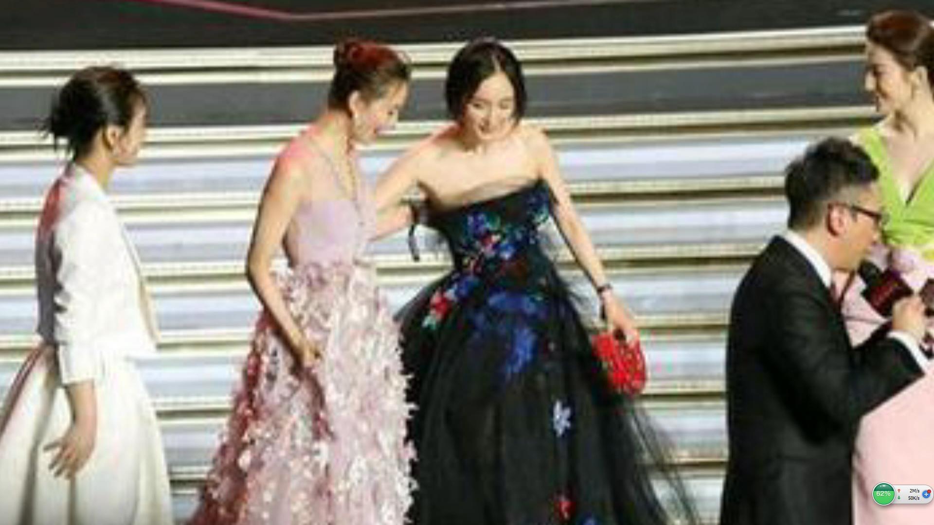 时尚芭莎杨幂去哪了 t0181a333a769f1229e.jpg?size=1920x1080
