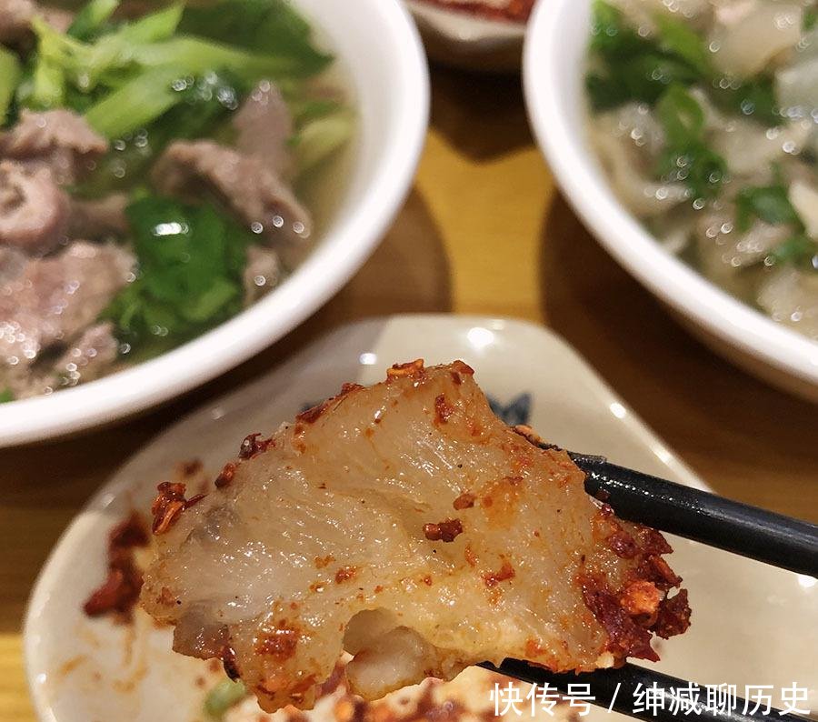 沈阳酒店被四川菜品嫌弃了,论香,还得是人家哈尔滨红事会阿姨主要辣椒图片