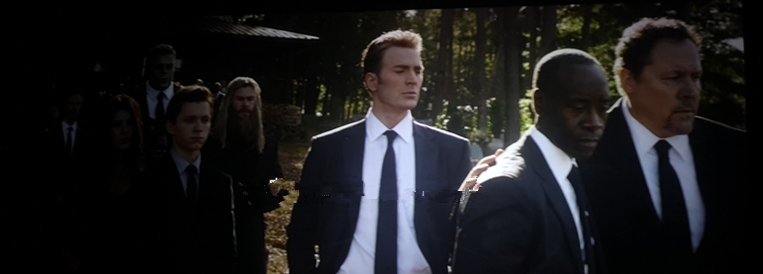 复联4槽点多:只给钢铁侠葬礼、不给寡姐弄告别