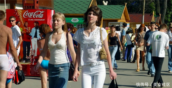 中俄朝交界的边境城市，满大街的美女随处可见，喜欢享受游客拍照