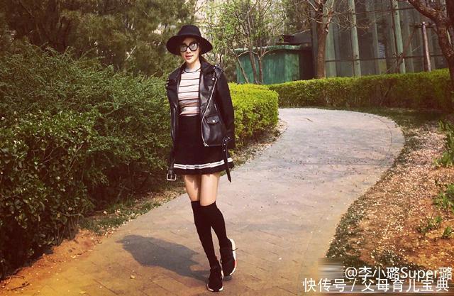 李小璐俏皮少女装接甜馨, 网友穿这样去幼儿园