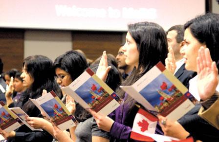 拿了枫叶卡,到底入籍还是不入籍?小伙伴们,说