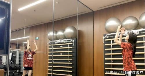 Angelababy训练室练舞照片曝光, 网友 镜子里的