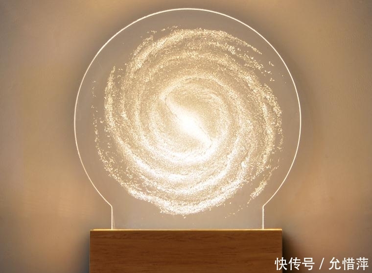 教你省电小妙招,整体照明时用节能吸顶灯,局部用光尽量耗电量低的壁灯 bwin体育