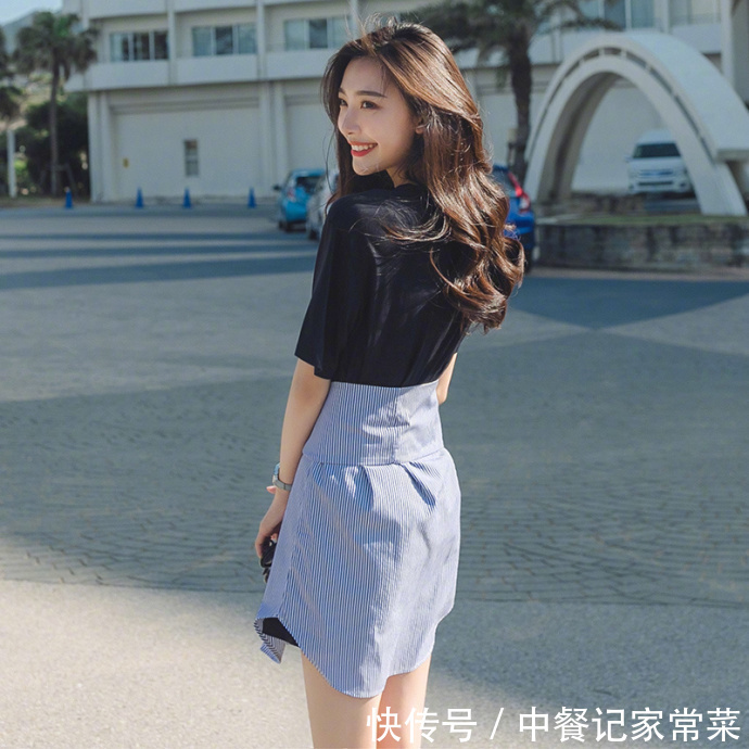 街拍:美女的一条黑丝袜,穿搭出轨也是有学问的美女图片起来图片