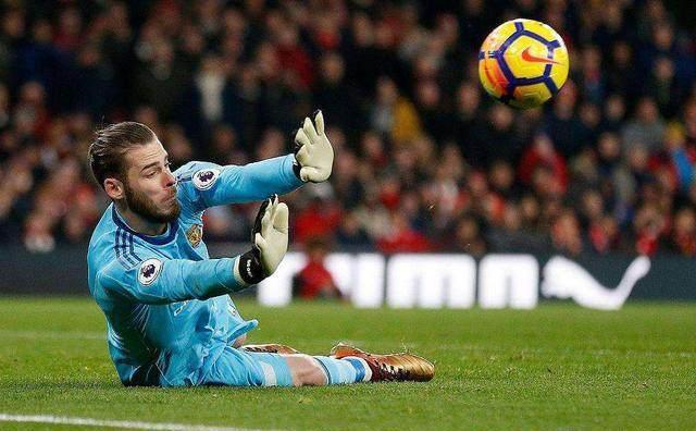 C罗三球救主!德赫亚黄油手遭批却表示:这球不