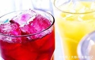 喝醉酒时喝白水还是喝饮料,哪个醒酒快呢?医生