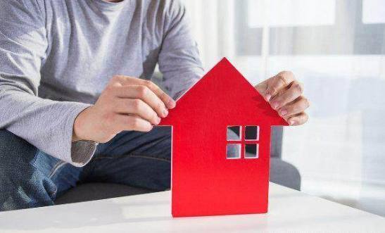 房价从3万跌到2万,接近崩盘!专家解读:下一个城市将是谁