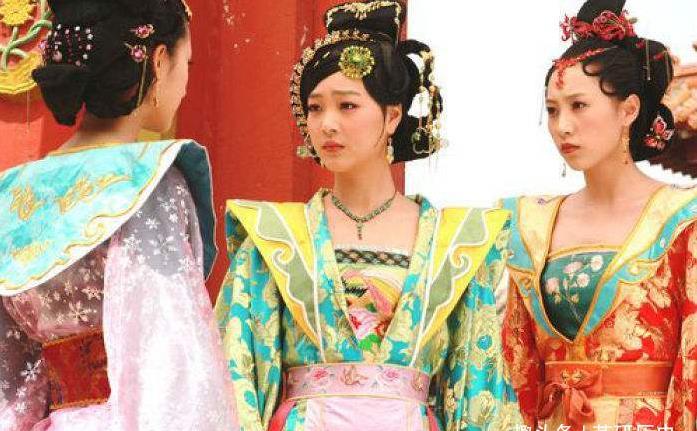 两位绝色少女,入宫后为争宠水火不容,死后却意外葬在一起 百乐宫平台