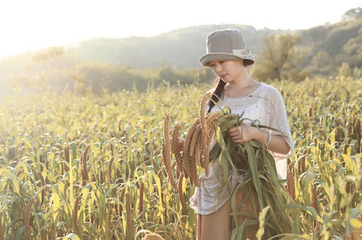 80后姑娘回忆农村生活 住土屋掏鸟窝没有补习