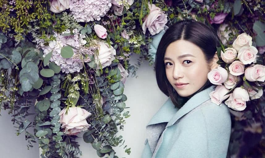 陈妍希的圆脸原来是遗传了妈妈，而小岳岳基因强大全家共用一张脸