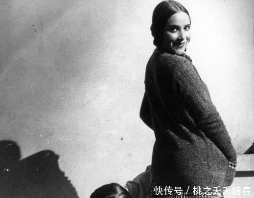 罕见老照片丝袜小说是样的美女在浴缸中脱情趣用品液体女主v丝袜图片