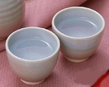 白酒设备厂家:勾兑酒与酿造酒的区别