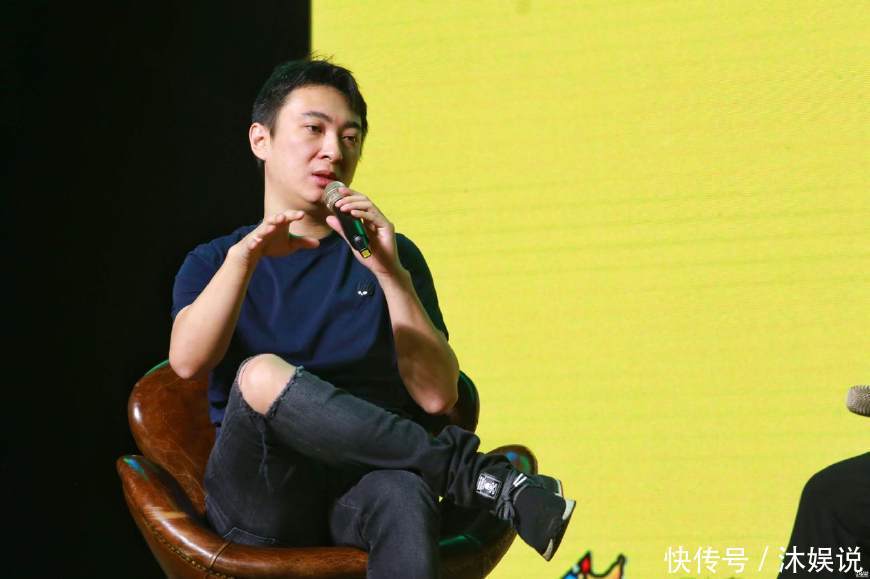 王思聪怒怼赵本山上不了台面,后者一声不吭,网