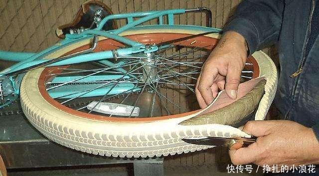 女子骑车被拦下,撬开自行车的轮胎后,工作人员直冒汗!